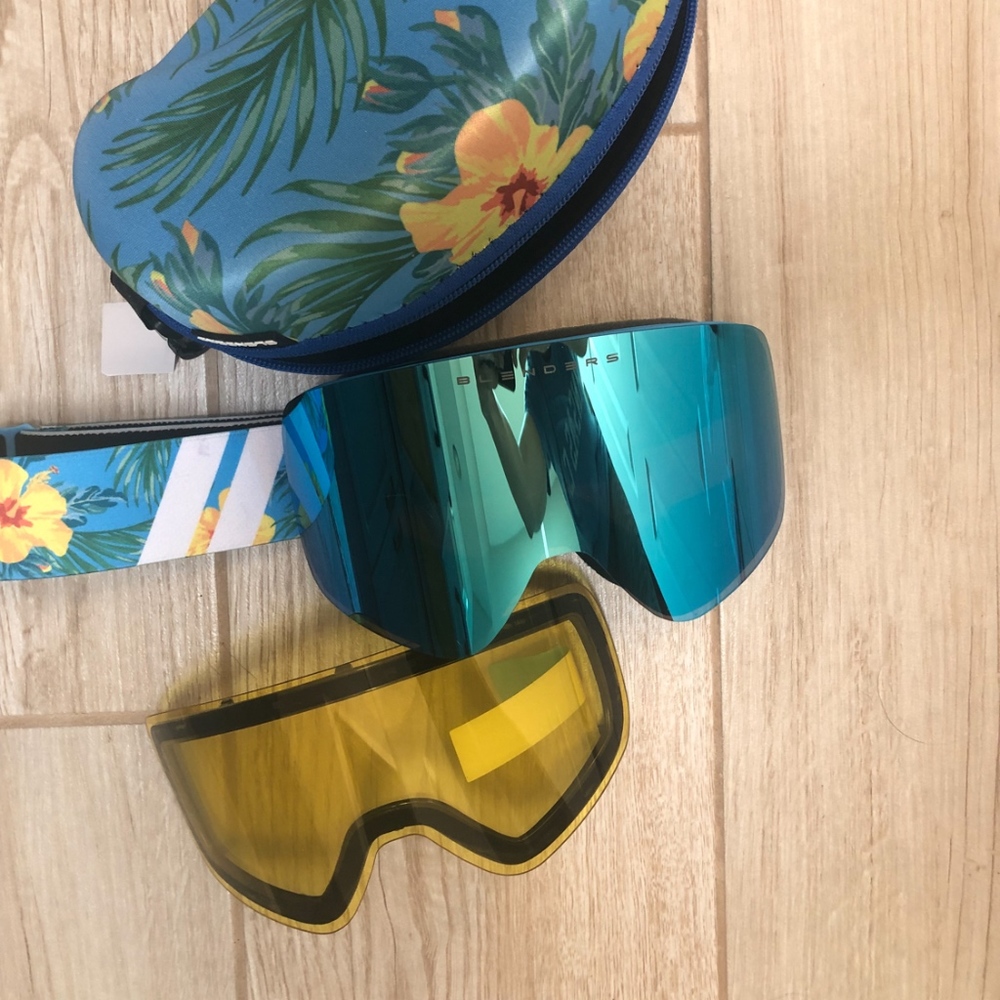BRAND NEW Blenders frameless ski goggle set